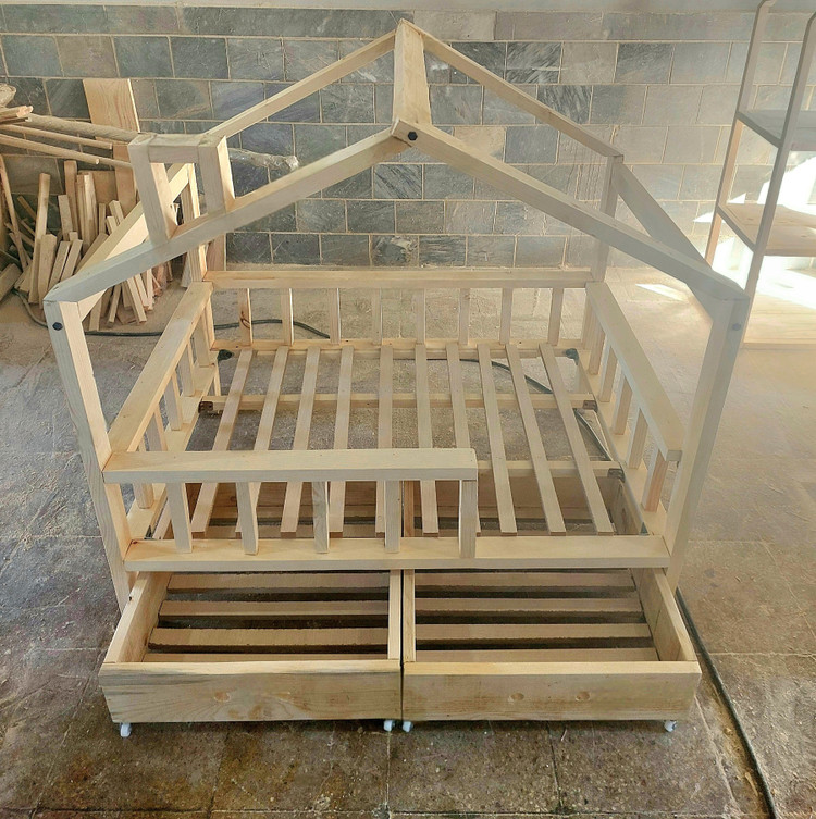 تخت کودک و نوجوان کشودار مدل کلبه