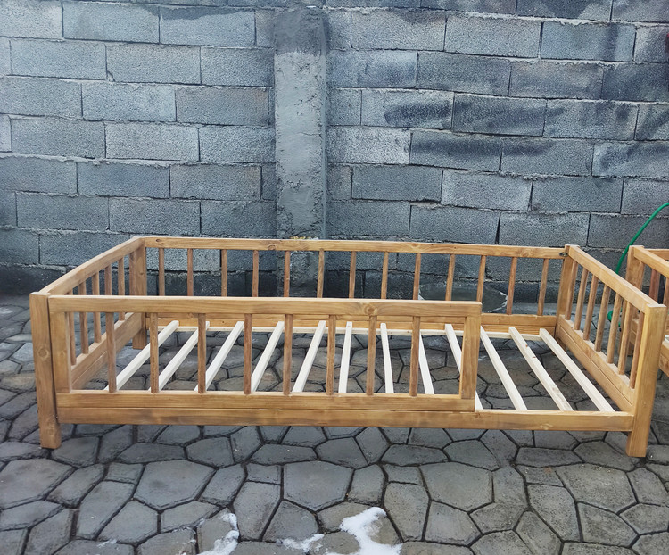 تخت مدرن کودک چوبی با نرده گرد